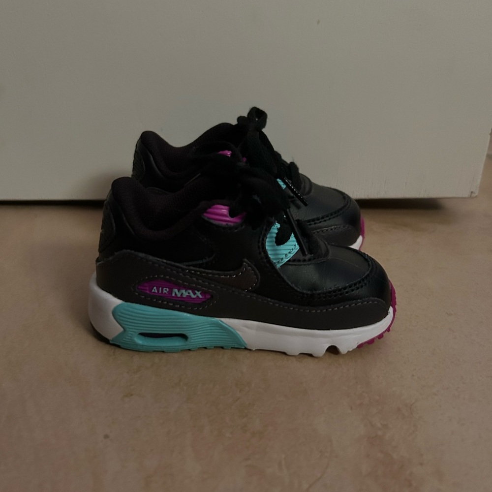 Nike Kids Black and Teal Sneakers